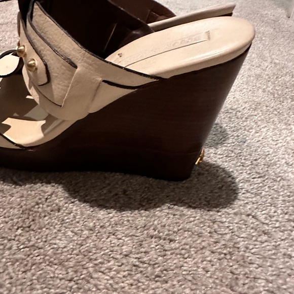 BCBG Cream Sandals - Picture 5 of 9